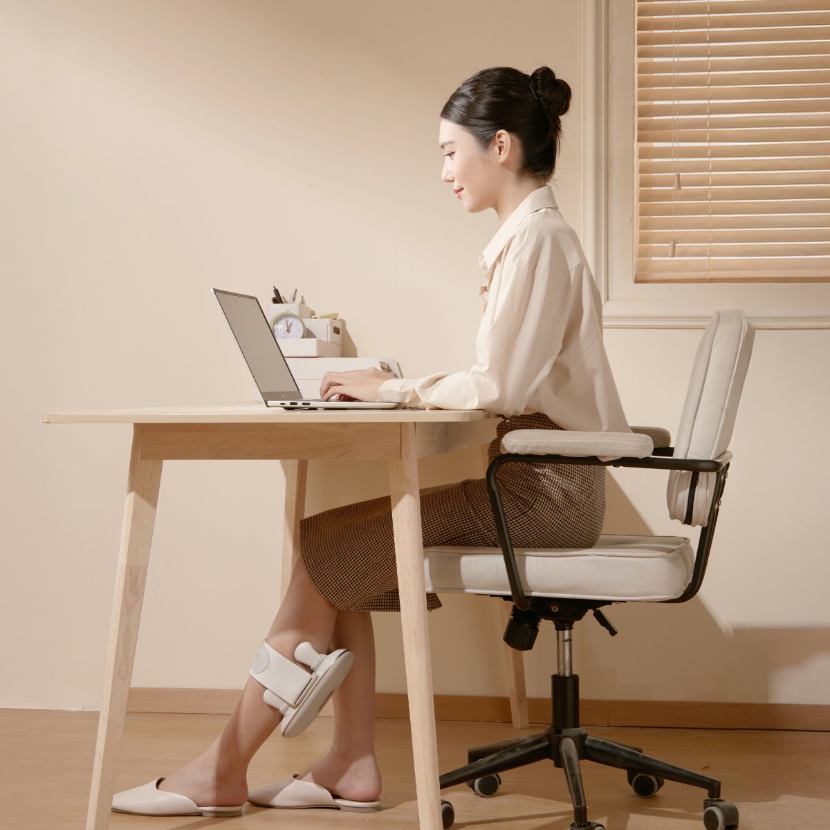 sgorganic-product-8-gallery-1-breo-t1-leg-massager-gallery-1-1779461521-EH9fWX.jpg